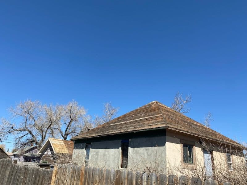 Burnt Sienna Shingle Roof in Laramie