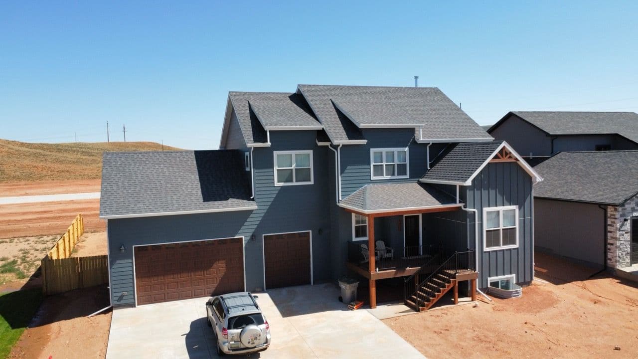 Gallery photos for Expert Shingle Roofing for Stylish Homes: Image #2